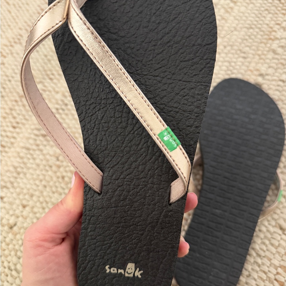 Sanuk Women’s Thong Flip Flops Rose Gold Strap Size 8 - Picture 3 of 3